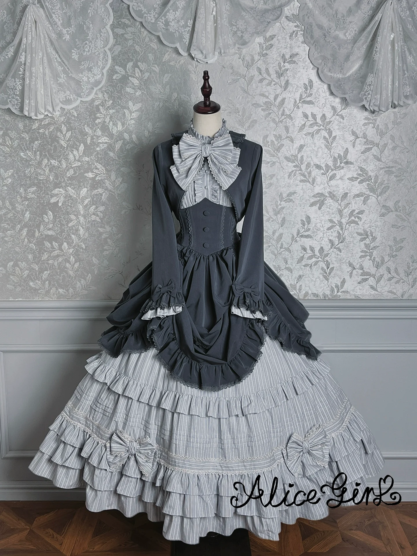 Alice Girl - Duke of Victoria - Classic Lolita Long Sleeve Bolero - Image 33