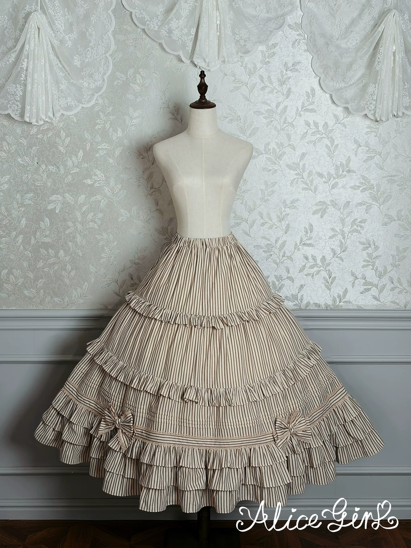Alice Girl - Duke of Victoria - Classic Lolita SK & Overskirt Set - Image 38