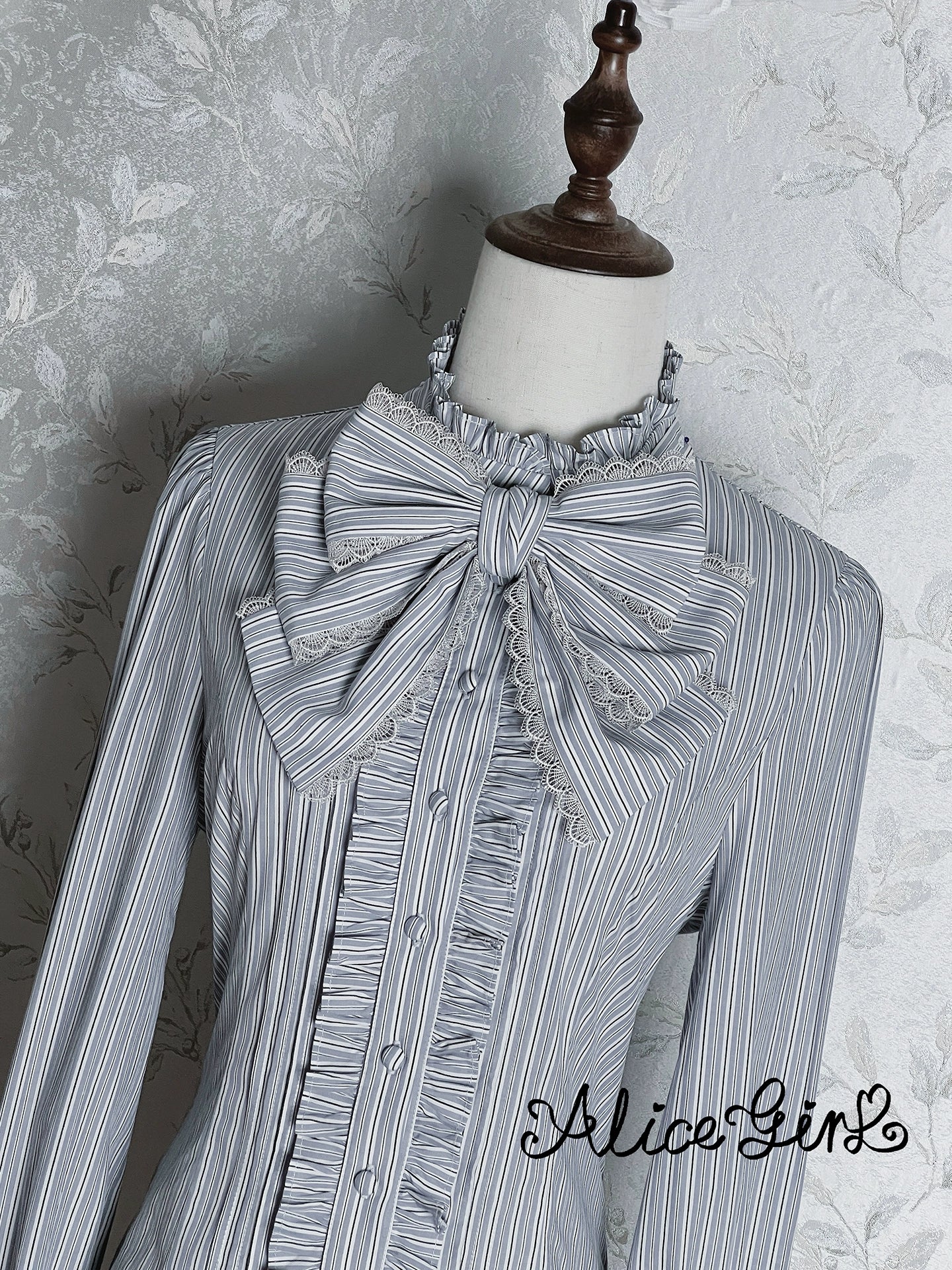 Duke of Victoria - Classic Lolita Striped Blouse - Image 15