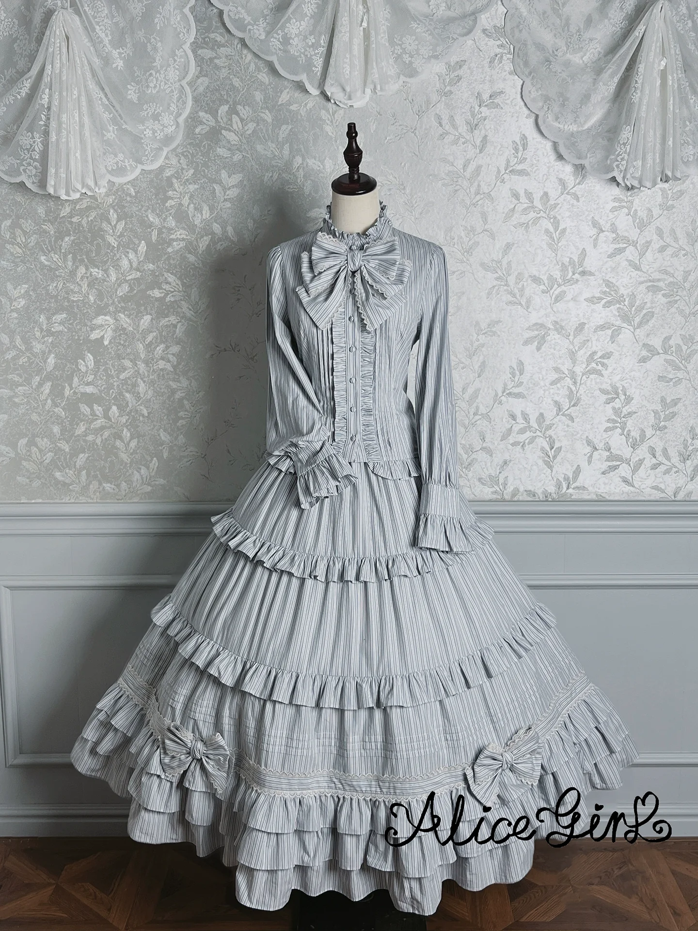 Duke of Victoria - Classic Lolita Striped Blouse - Image 28