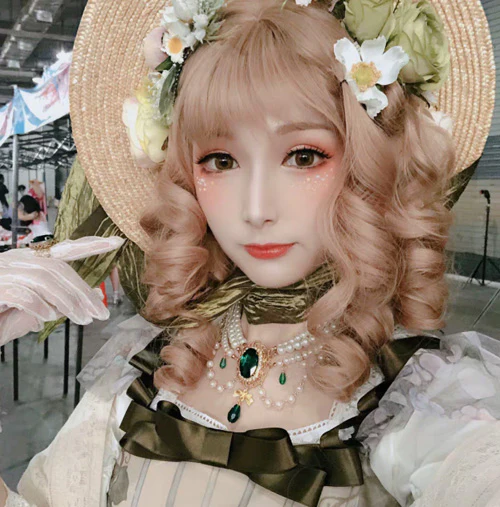 Customized Lolita Pearl Necklace with Gemstone Pendants - Image 10