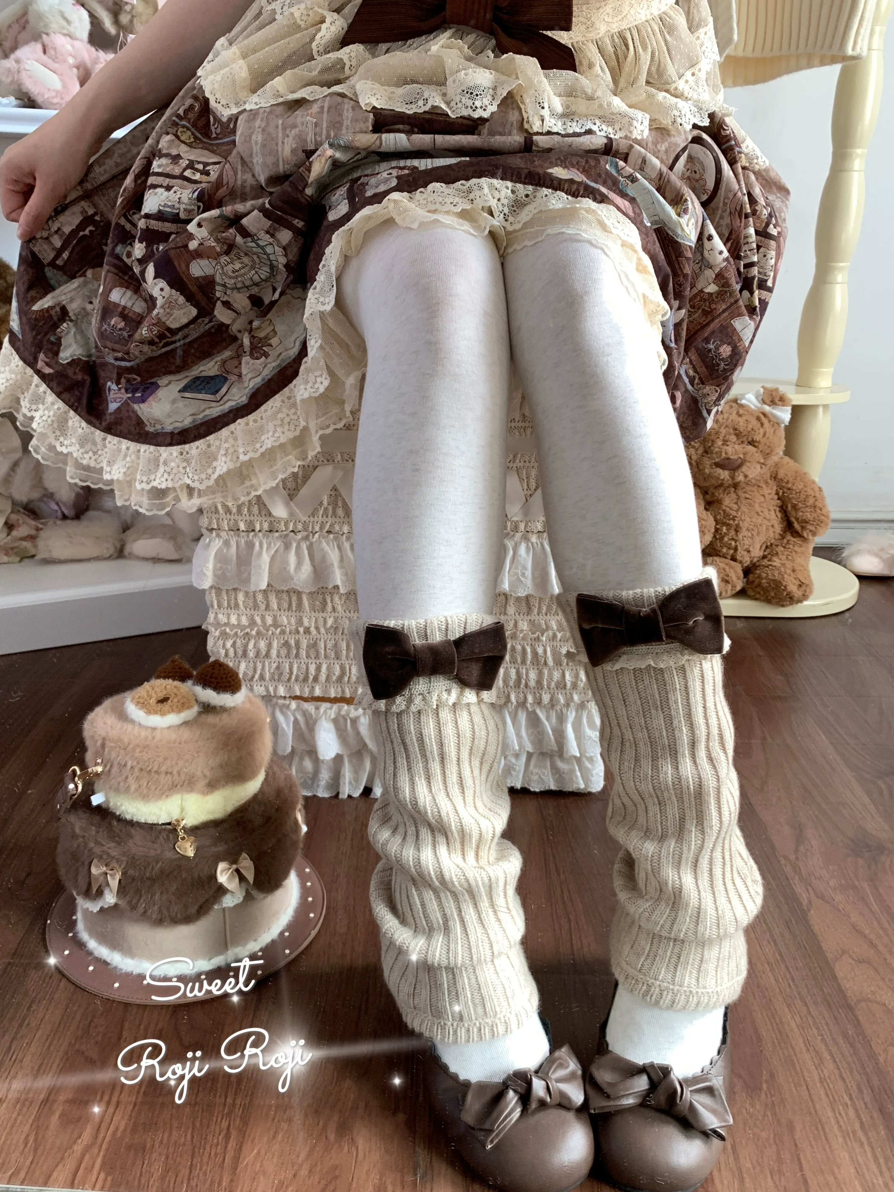 Roji Roji - Flared-Hem Lolita Leg Warmers, Velvet Bows - Image 2