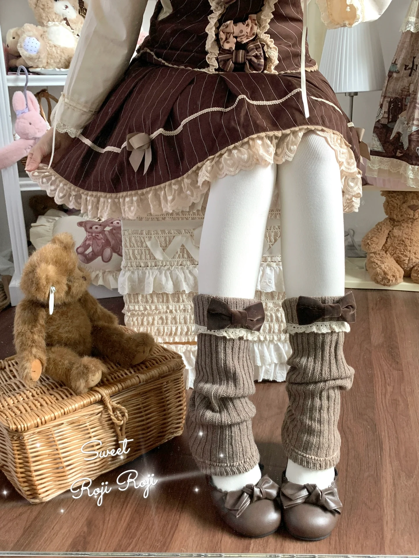 Roji Roji - Flared-Hem Lolita Leg Warmers, Velvet Bows - Image 9