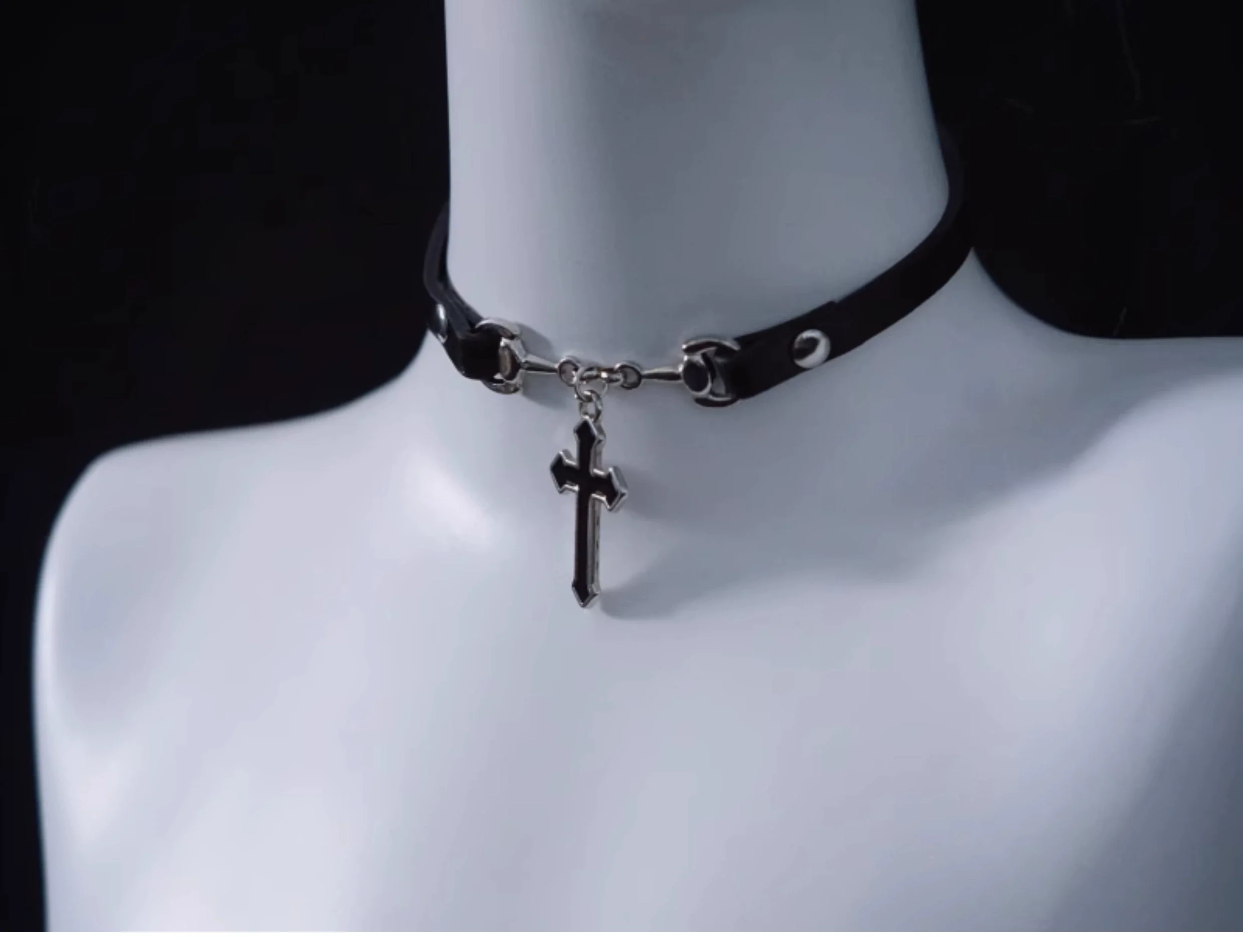 Strange Sugar - Gothic Lolita Choker with Cross Pendant - Image 3