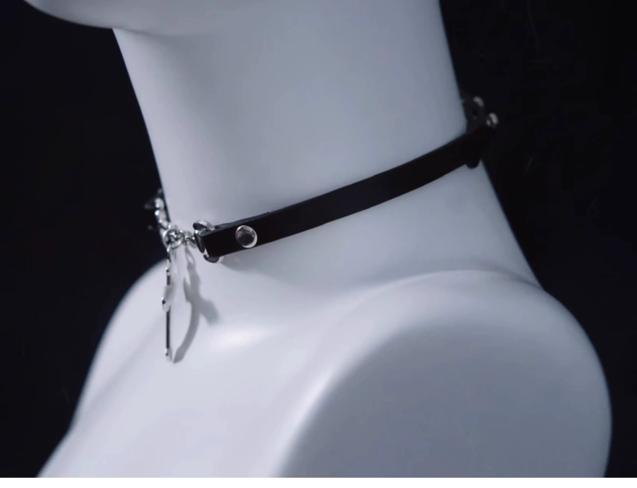 Strange Sugar - Gothic Lolita Choker with Cross Pendant - Image 4