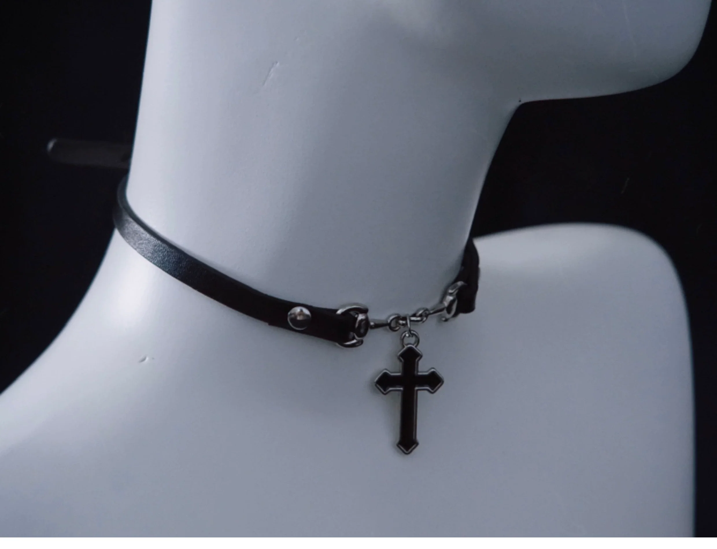 Strange Sugar - Gothic Lolita Choker with Cross Pendant - Image 5