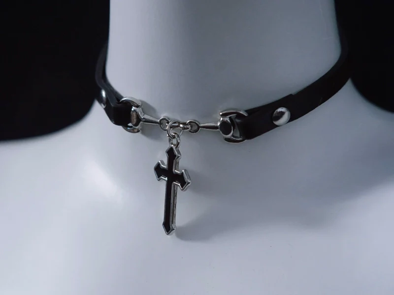 Strange Sugar - Gothic Lolita Choker with Cross Pendant - Image 6