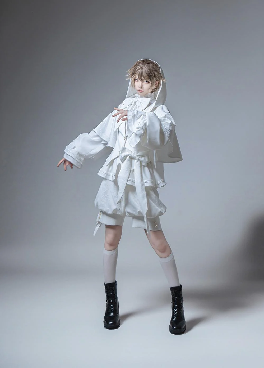 Rabbit Hunting White Moonlight - White Ouji Lolita Jacket & Shorts Set - Image 4