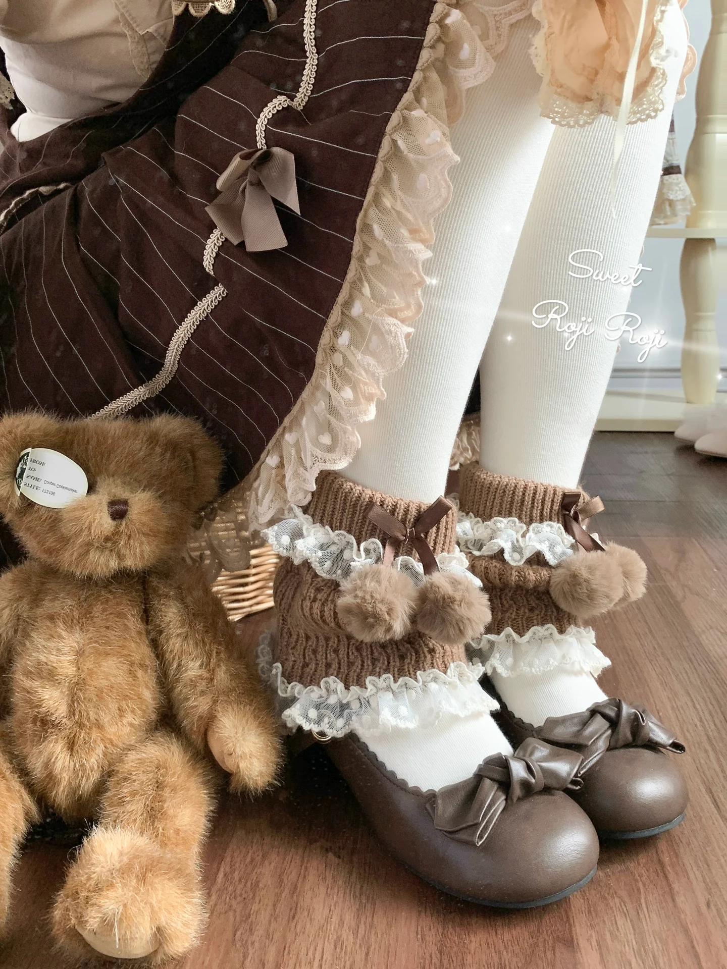 Kawaii Lolita Leg Warmers, Pom-Pom Accented Bow - Image 10