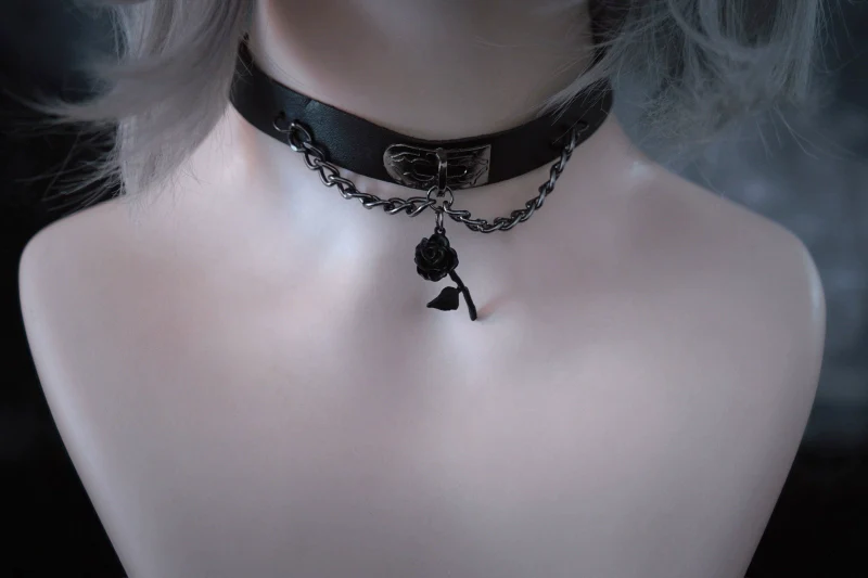 Strange Sugar - Gothic Lolita Choker Faux Leather Rose Pendant Necklace - Image 4