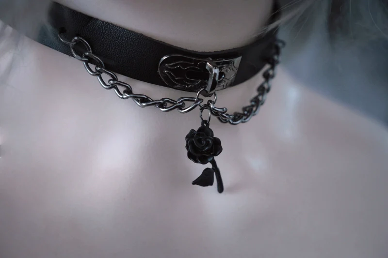 Strange Sugar - Gothic Lolita Choker Faux Leather Rose Pendant Necklace - Image 5