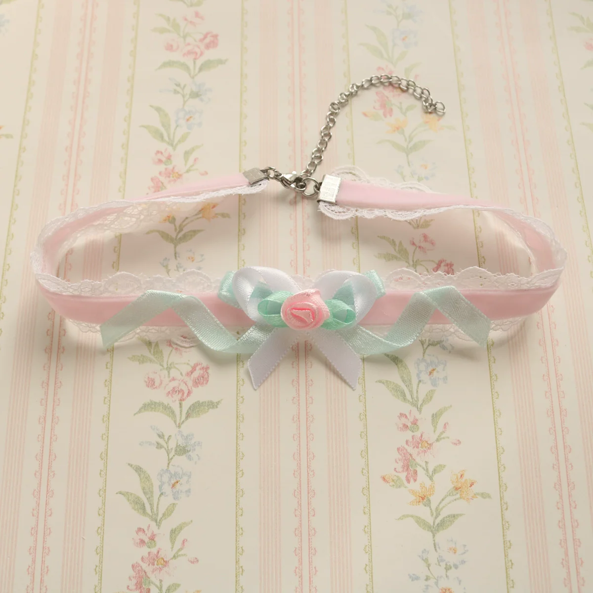 Creamy Bubbles - Sweet Lolita Choker Vintage Lace Rose Handmade Necklace - Image 6